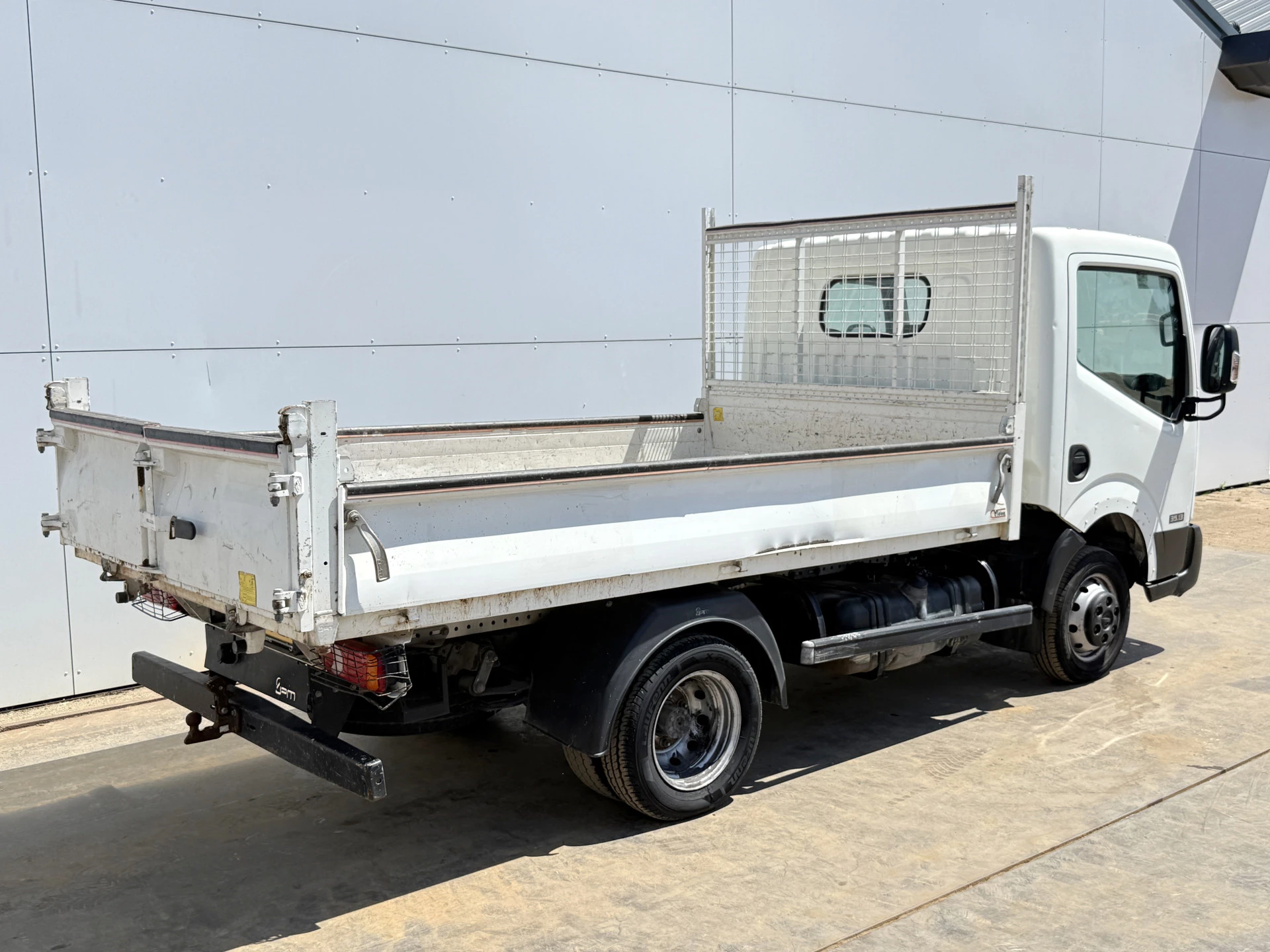 Hoofdafbeelding Nissan NT400