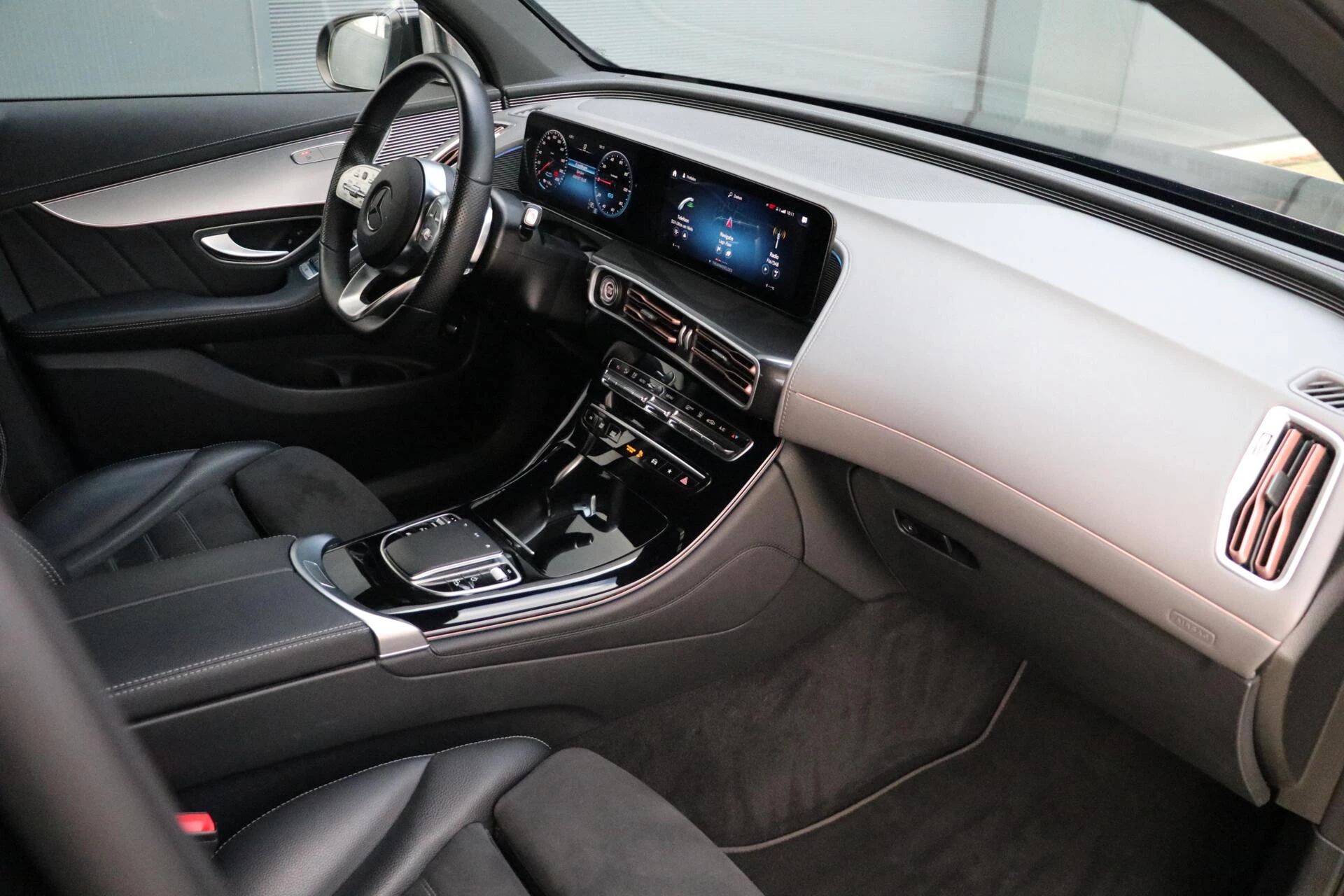 Hoofdafbeelding Mercedes-Benz EQC