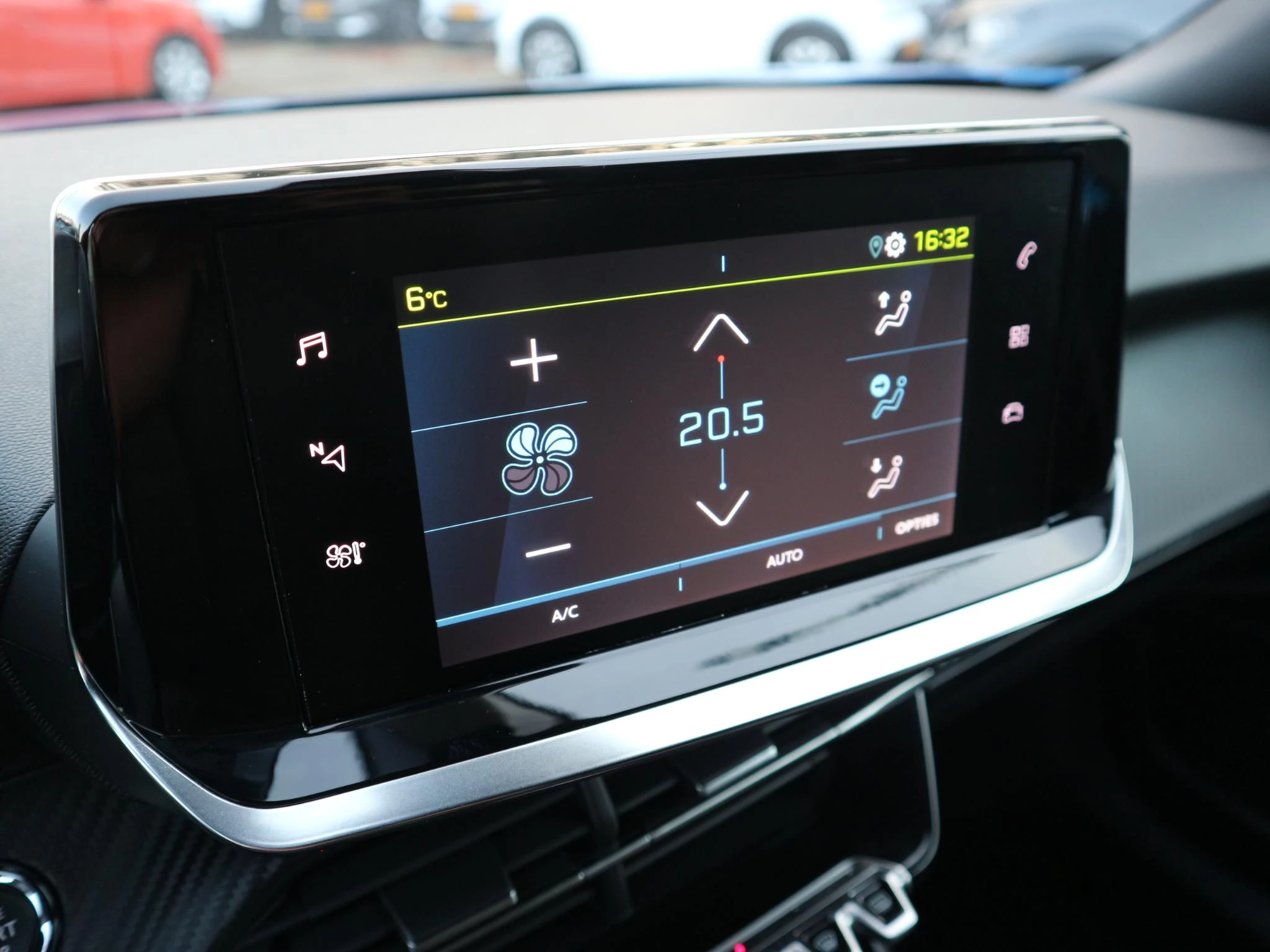 Hoofdafbeelding Peugeot e-2008