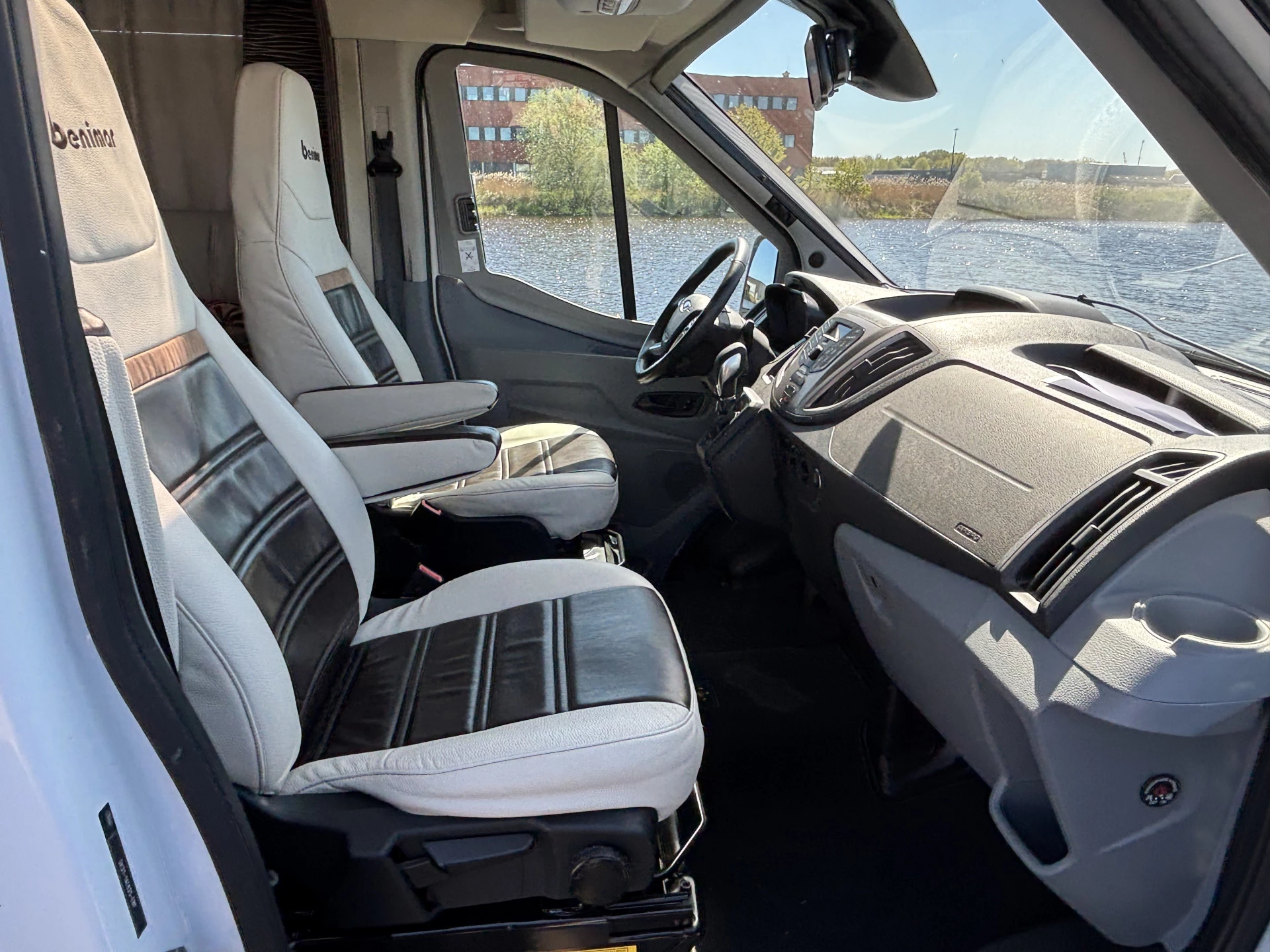 Hoofdafbeelding Benimar TESSORO 497 Automaat / Queensbed / Elektrische Hefbed / Leer / Constructsloten