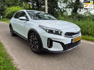 Hoofdafbeelding Kia XCeed Kia XCeed 1.0 T-GDi DynamicLine / CAMERA / APPLE CARPLAY NAVI / 18 INCH