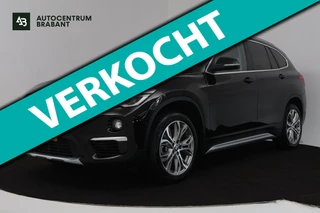BMW X1 SDrive20i Corporate Lease High Executive (PANORAMADAK, TREKHAAK, CRUISE ADAPTIEF, HEAD-UP, AUTOMAAT, DEALER ONDERHOUDEN)