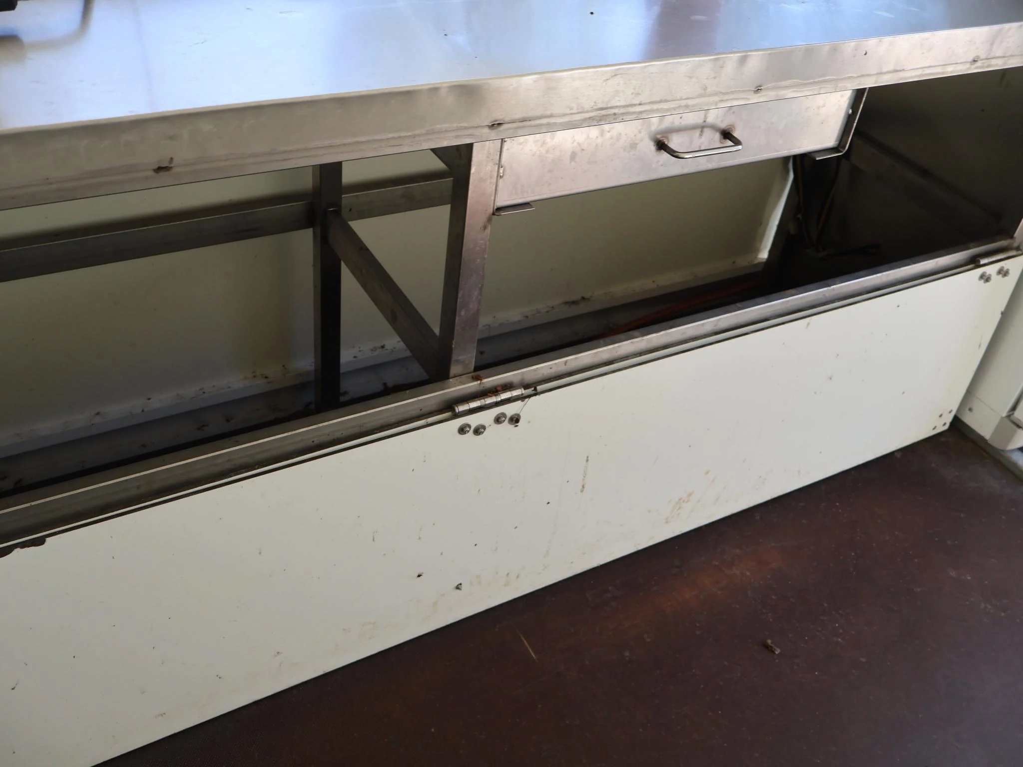 Hoofdafbeelding Dutch trailers DT13H VERKOOPWAGEN AANHANGER MET VERKOOPKLEP
