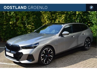 BMW 5 Serie Touring 550e xDrive M Sport Automaat / Panoramadak / Trekhaak / Bowers & Wilkins / Adaptief onderstel professional / Parking Assistant Professional / Comfort Access
