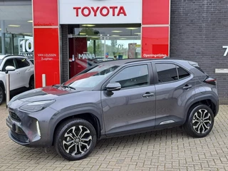 Hoofdafbeelding Toyota Yaris Cross Toyota Yaris Cross 1.5 HYBRID 115 DYNAMIC PDC 17"LMV STOEL/STUURVERW. APPLE/ANDROID CAMERA KEYLESS PRIVACY-GLASS AD-CRUISE