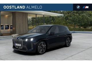 BMW iX xDrive45 M Sport / Panoramadak / Trekhaak / Stoelventilatie / Soft-Close / Adaptief onderstel / Parking Assistant Professional / Adaptieve LED / Comfort Access / Harman Kardon