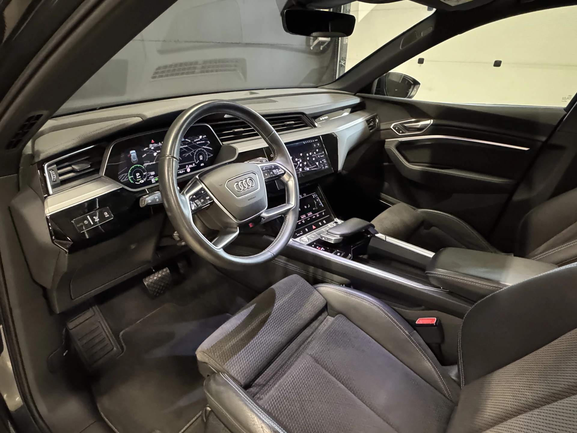 Hoofdafbeelding Audi e-tron