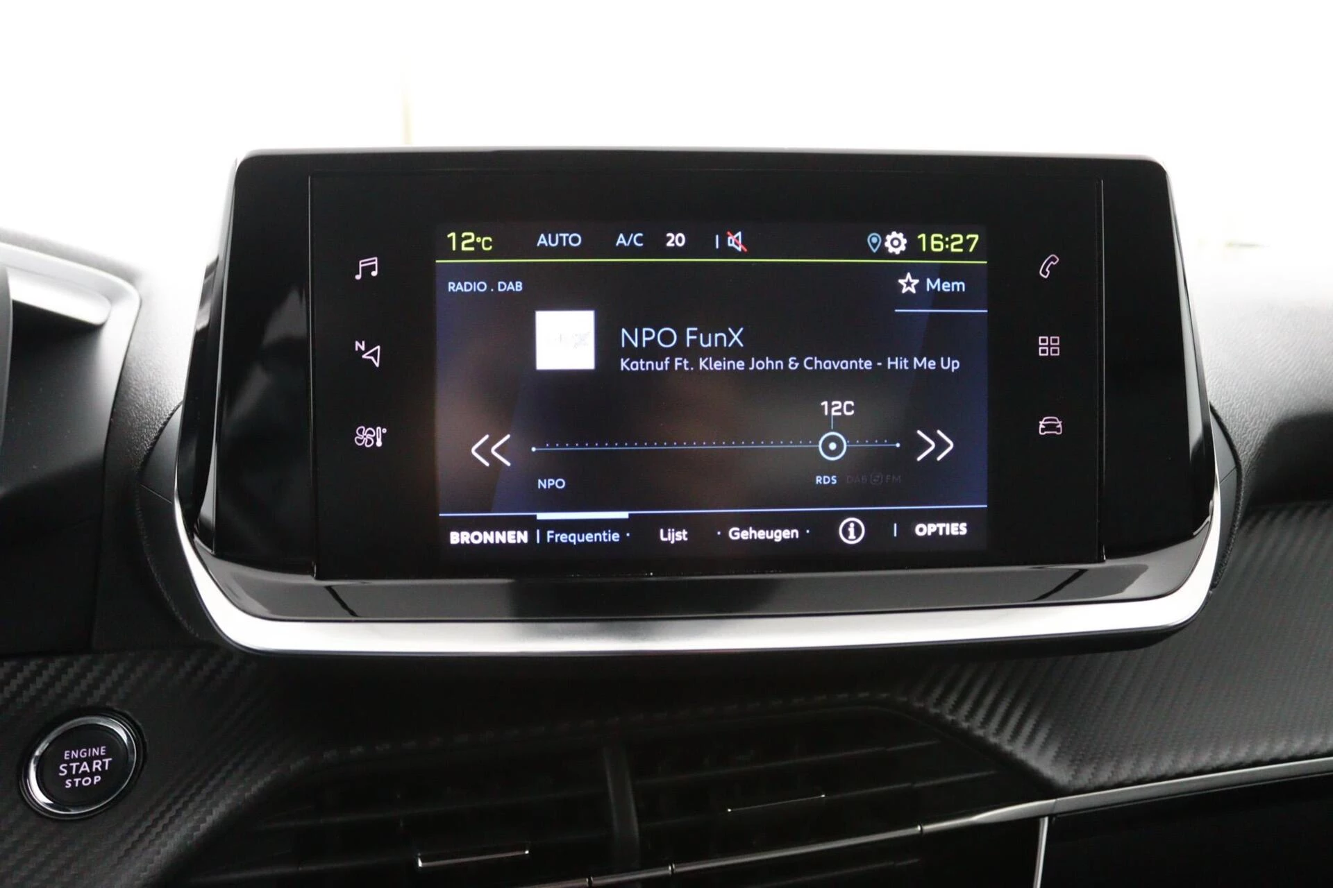 Hoofdafbeelding Peugeot e-2008