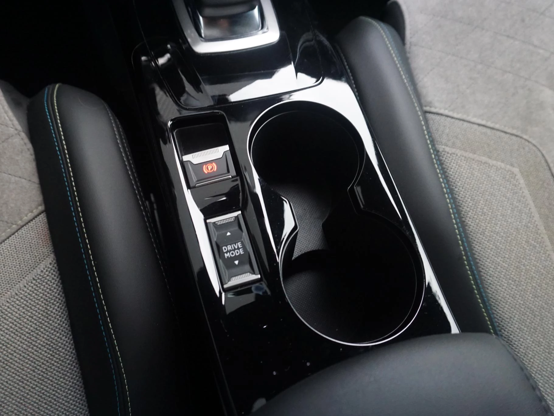 Hoofdafbeelding Peugeot e-2008