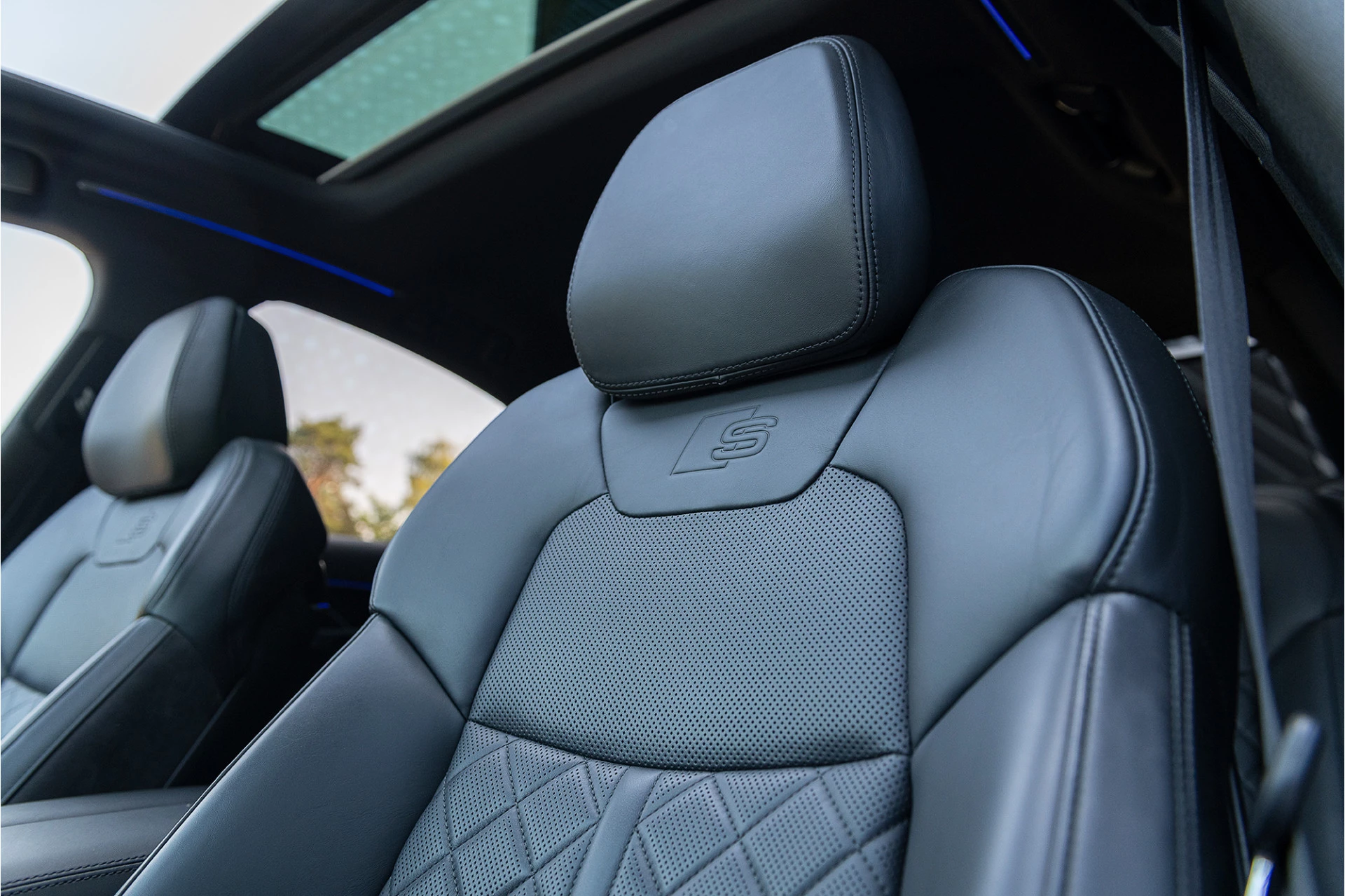 Hoofdafbeelding Audi A8
