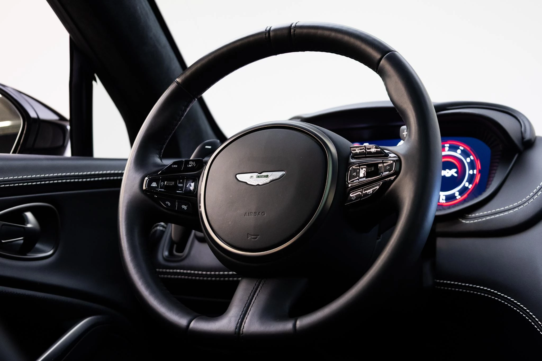 Hoofdafbeelding Aston Martin DBX