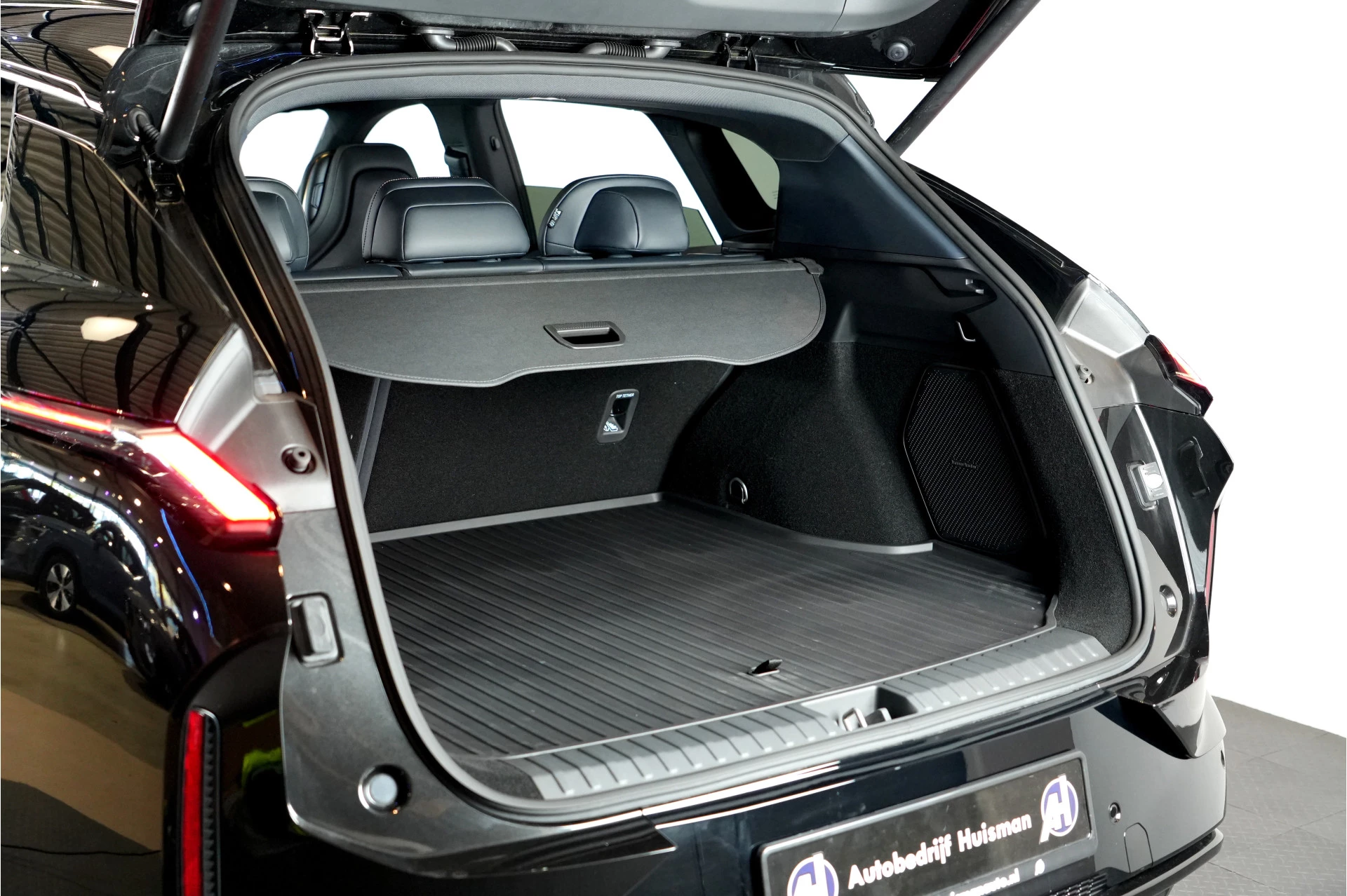 Hoofdafbeelding Lynk & Co 08