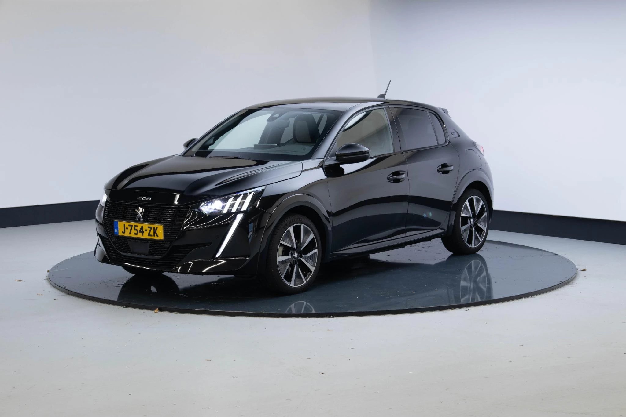 Hoofdafbeelding Peugeot e-208