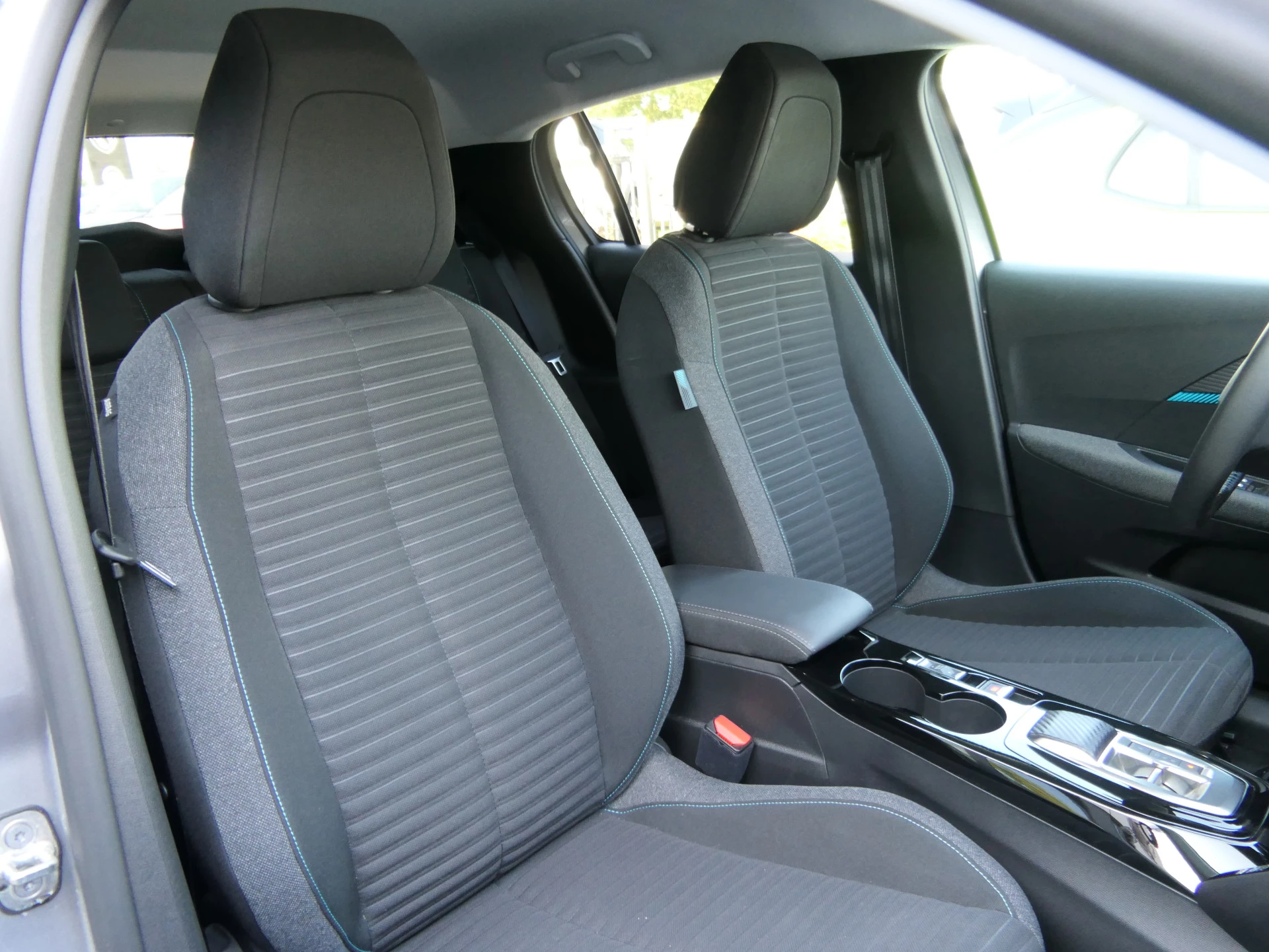 Hoofdafbeelding Peugeot e-208