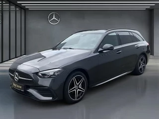 Hoofdafbeelding Mercedes-Benz C-Klasse Mercedes-Benz C-Klasse Estate 300e AMG ** LED, MBUX+, PANO, TREKH, WINTER-, MEMORY-, KEYLESS-PACK ** 1e EIG - UNFALLFREI ** ** INFORMEER OOK NAAR ONZE AANTREKKELIJKE FINANCIAL-LEASE TARIEVEN **