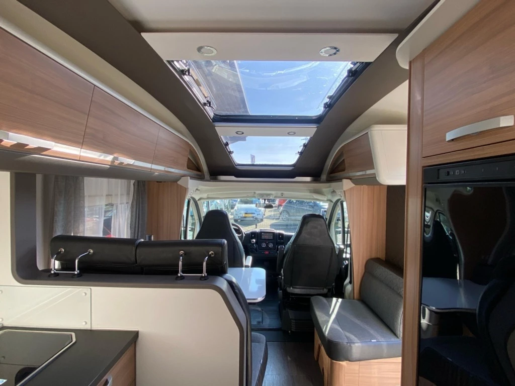 Hoofdafbeelding Adria Coral 670 Sl 2.2 140pk Enkele Bedden 202