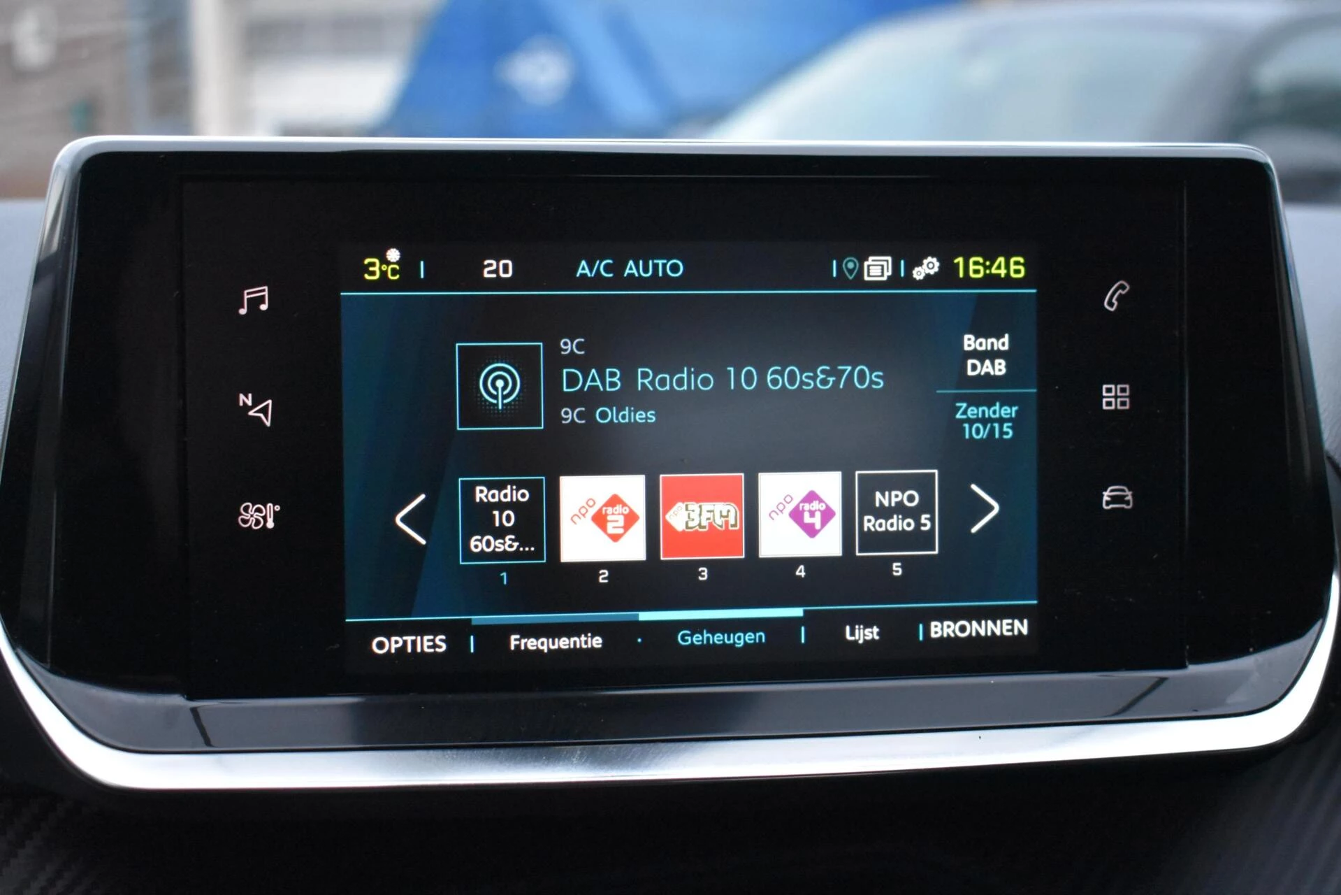 Hoofdafbeelding Peugeot e-2008