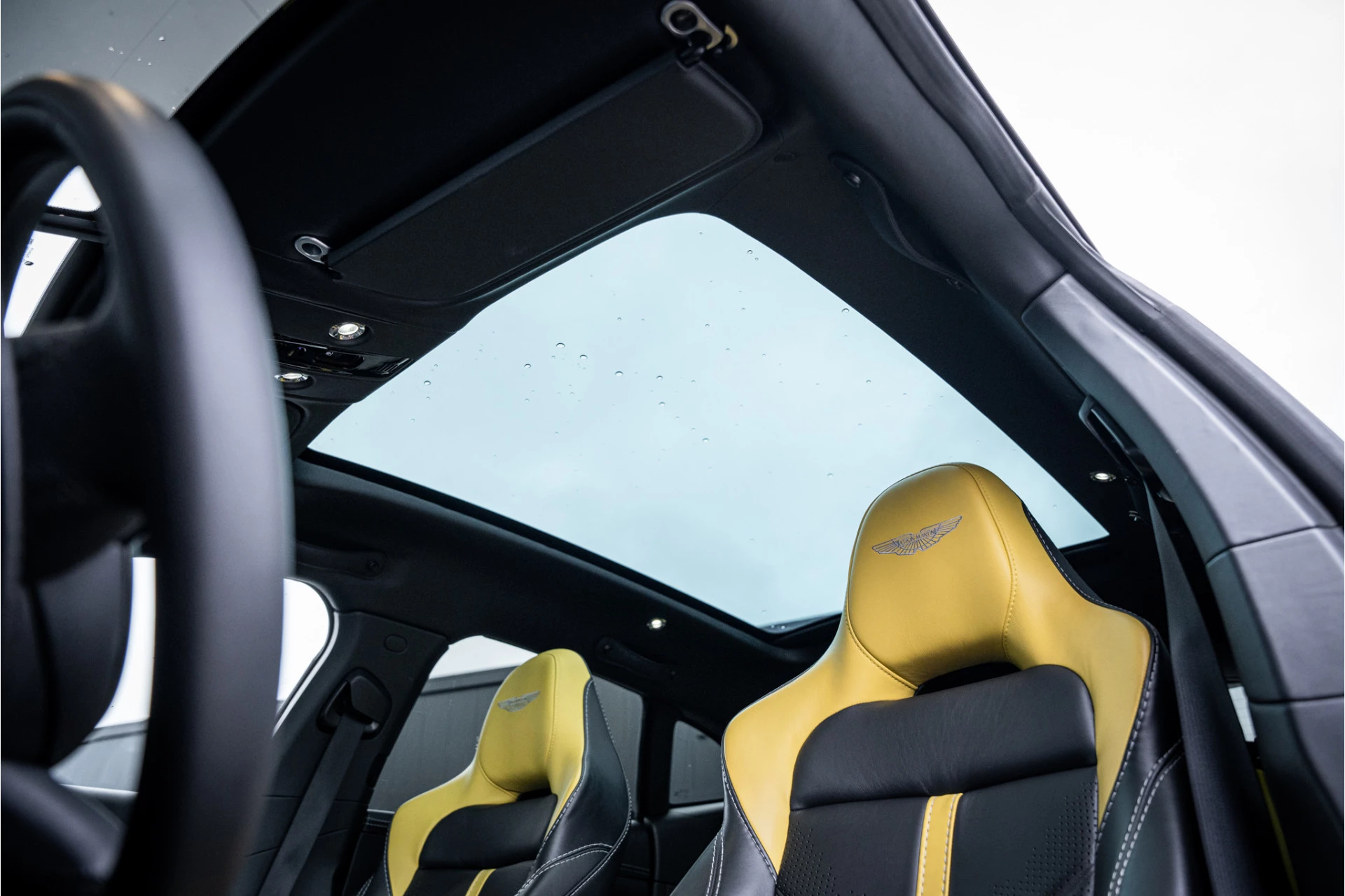 Hoofdafbeelding Aston Martin DBX