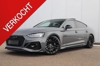 Audi RS5 Sportback 2.9 TFSI RS 5 quattro 450PK Fabrieksgarantie Individual Lak Nimbus Grey Black Optic Virtual Cockpit Laser LED B&O HUD Panoramadak Nappa Leder Massage Carbon Inleg Alcantara Stuur 360 Camera Dealer Onderhouden 20 inch LMV Stuur & Stoelverwarming