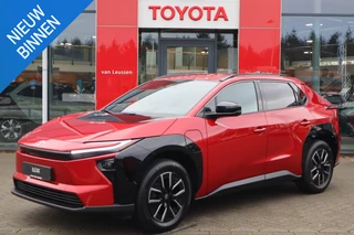 Toyota bZ4X DYNAMIC 73 KWH FACELIFT MODEL 2026! NIEUW & DIRECT LEVERBAAR!! STOEL/STUURVERW. 360-CAMERA BLISS DRAADLOOS-LADEN APPLE/ANDROID