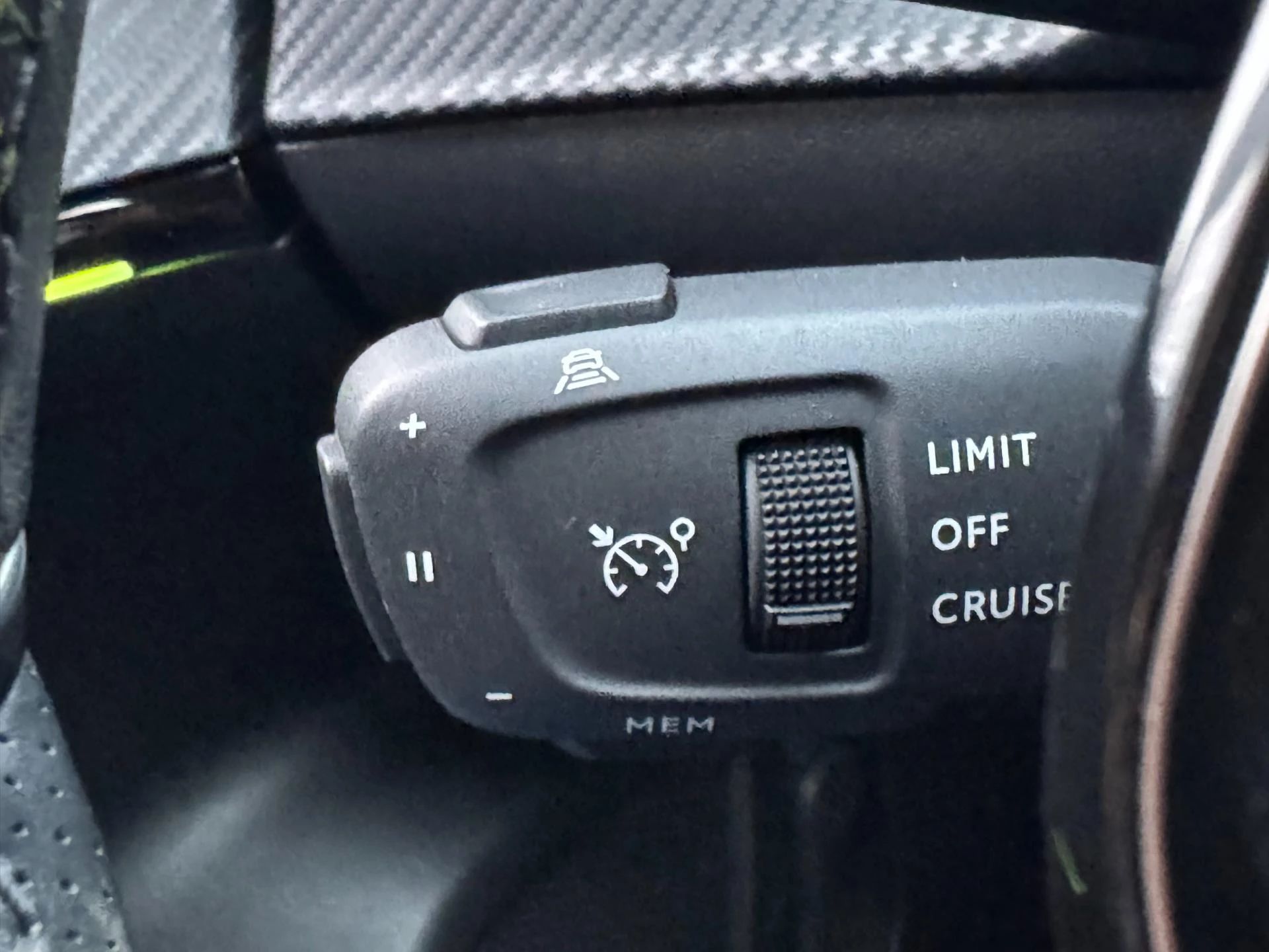 Hoofdafbeelding Peugeot e-2008