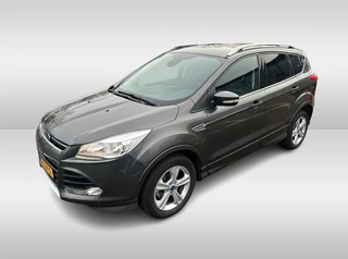 Ford Kuga 1.5 Titanium Styling Pack / NL Auto! / 1e Eign. / Trekhaak / Camera / Half leder / 18'' / Keyless / Stoelverwarming / Cruise Control