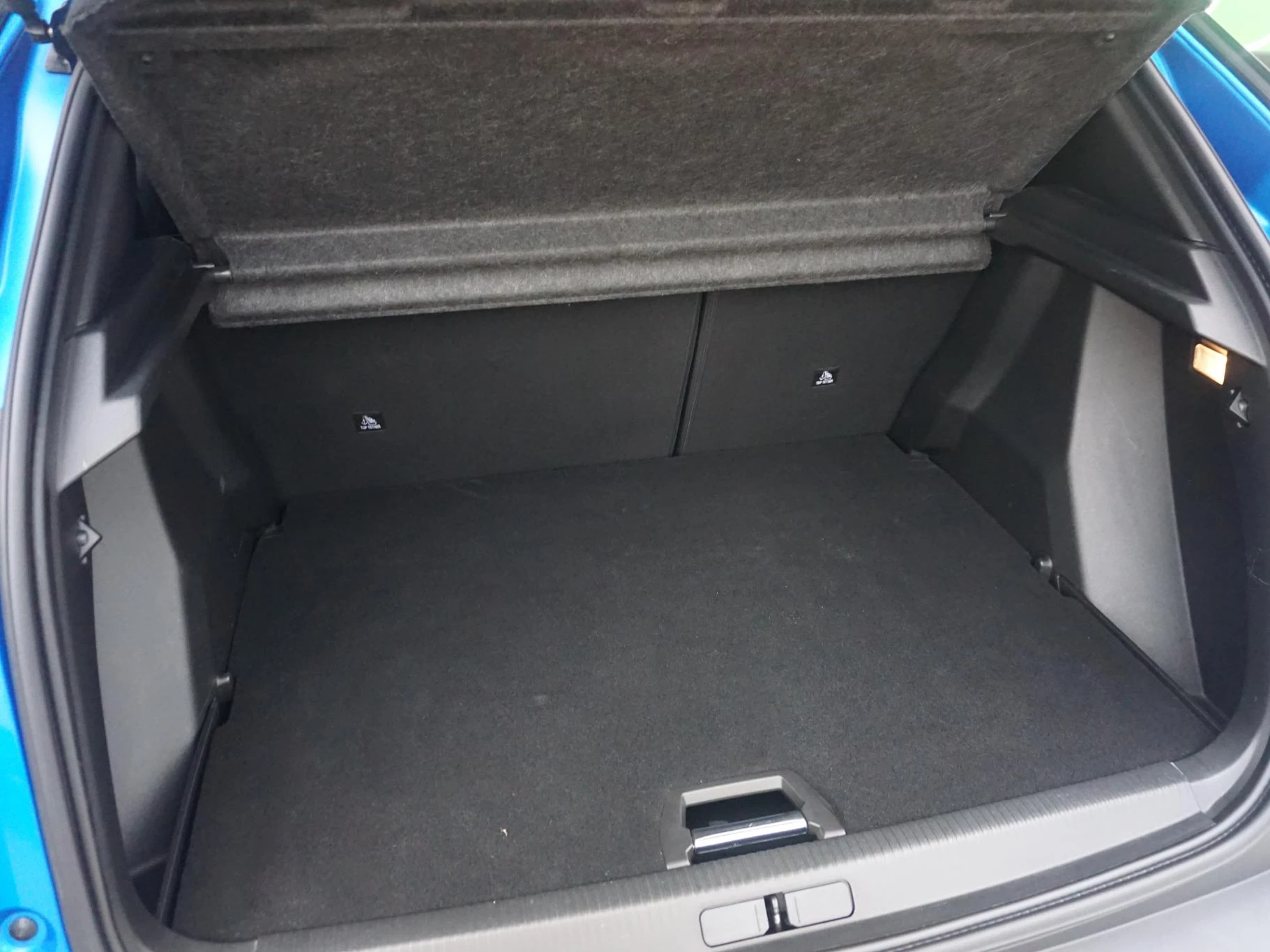 Hoofdafbeelding Peugeot e-2008