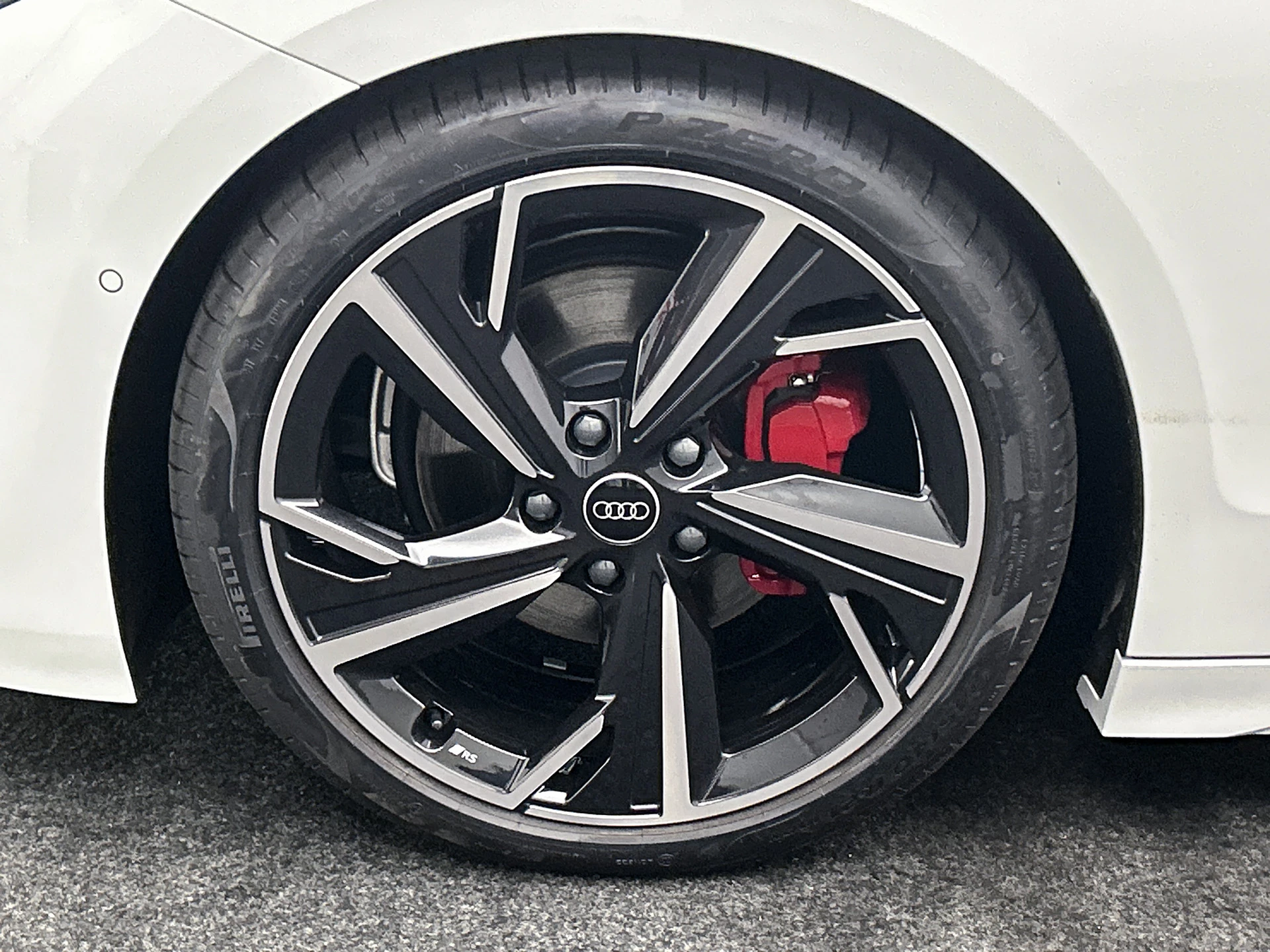 Hoofdafbeelding Audi A6 Avant e-tron