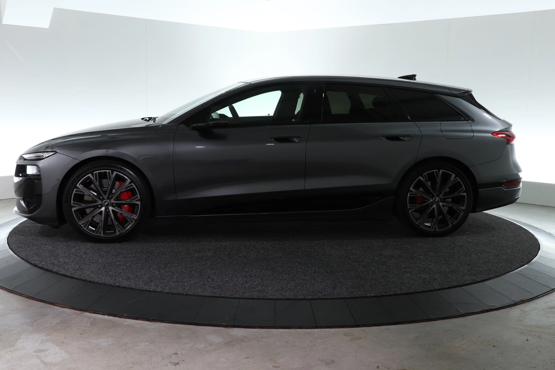 Hoofdafbeelding Audi A6 Avant e-tron