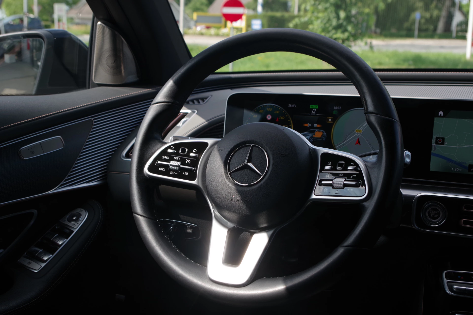 Hoofdafbeelding Mercedes-Benz EQC