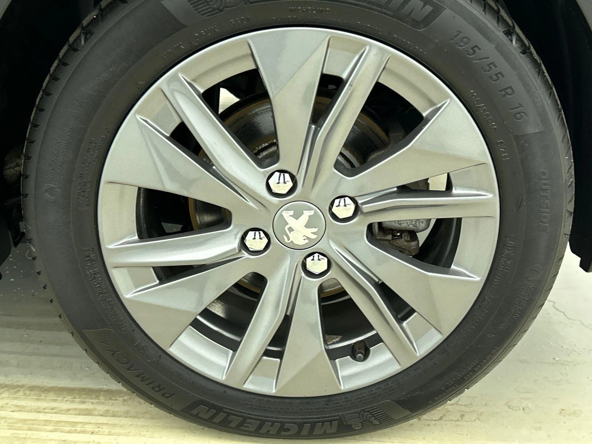 Hoofdafbeelding Peugeot e-208