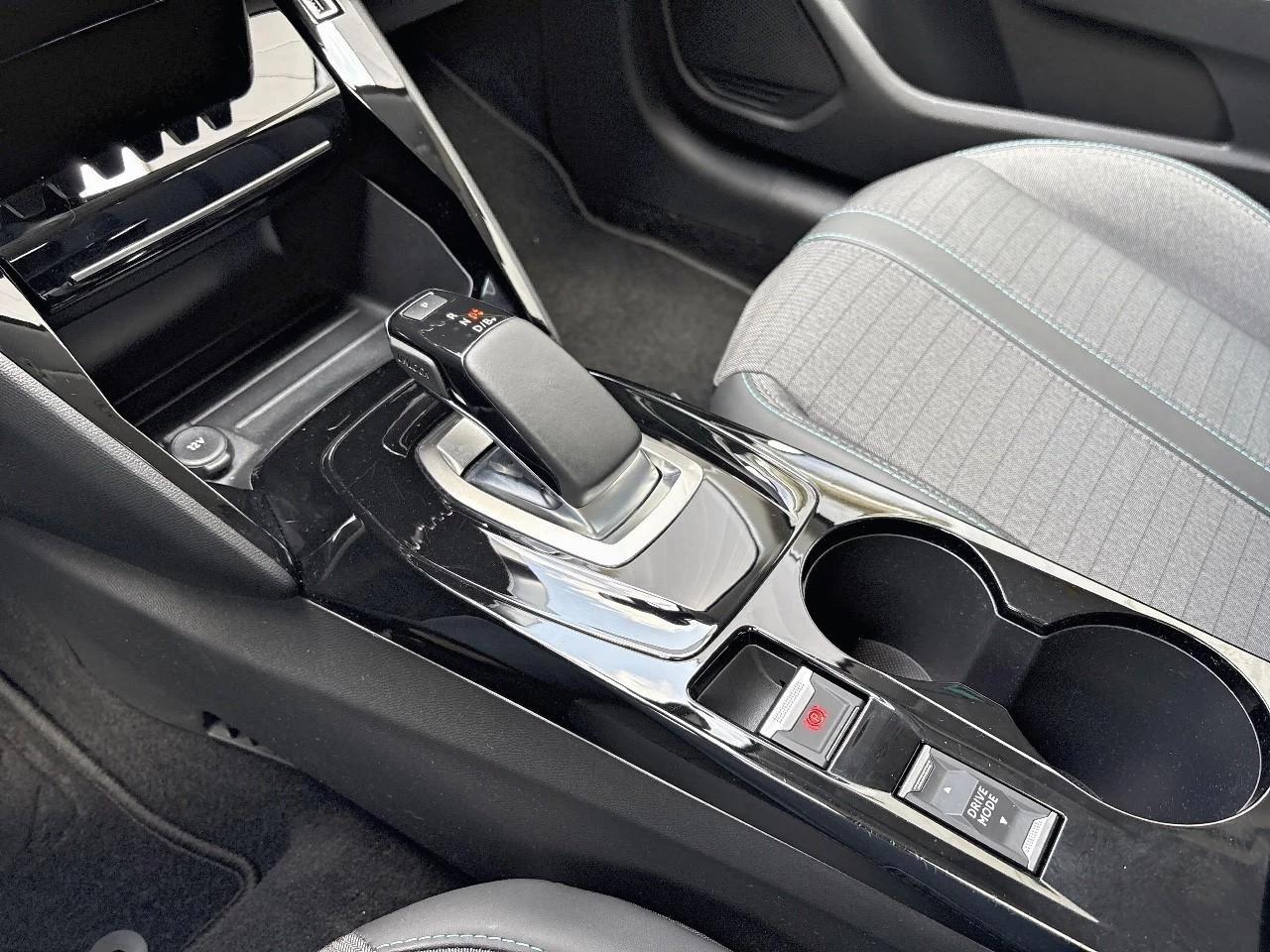 Hoofdafbeelding Peugeot e-208