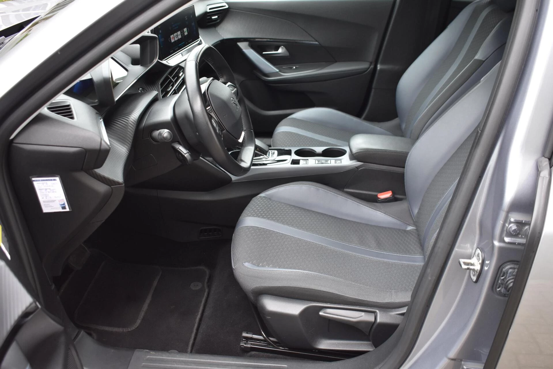 Hoofdafbeelding Peugeot e-2008