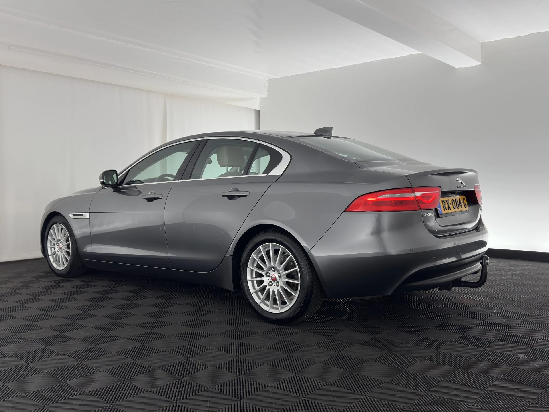 Hoofdafbeelding Jaguar XE