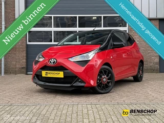 Toyota Aygo 1.0 VVT-i x-play Bi-tone Carplay Camera Lichtmetaal 5 Deurs