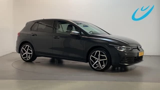 Volkswagen Golf 1.5 eTSI 150pk DSG Highline Virtual Cockpit Stoelverwarming Navigatie Alcantara