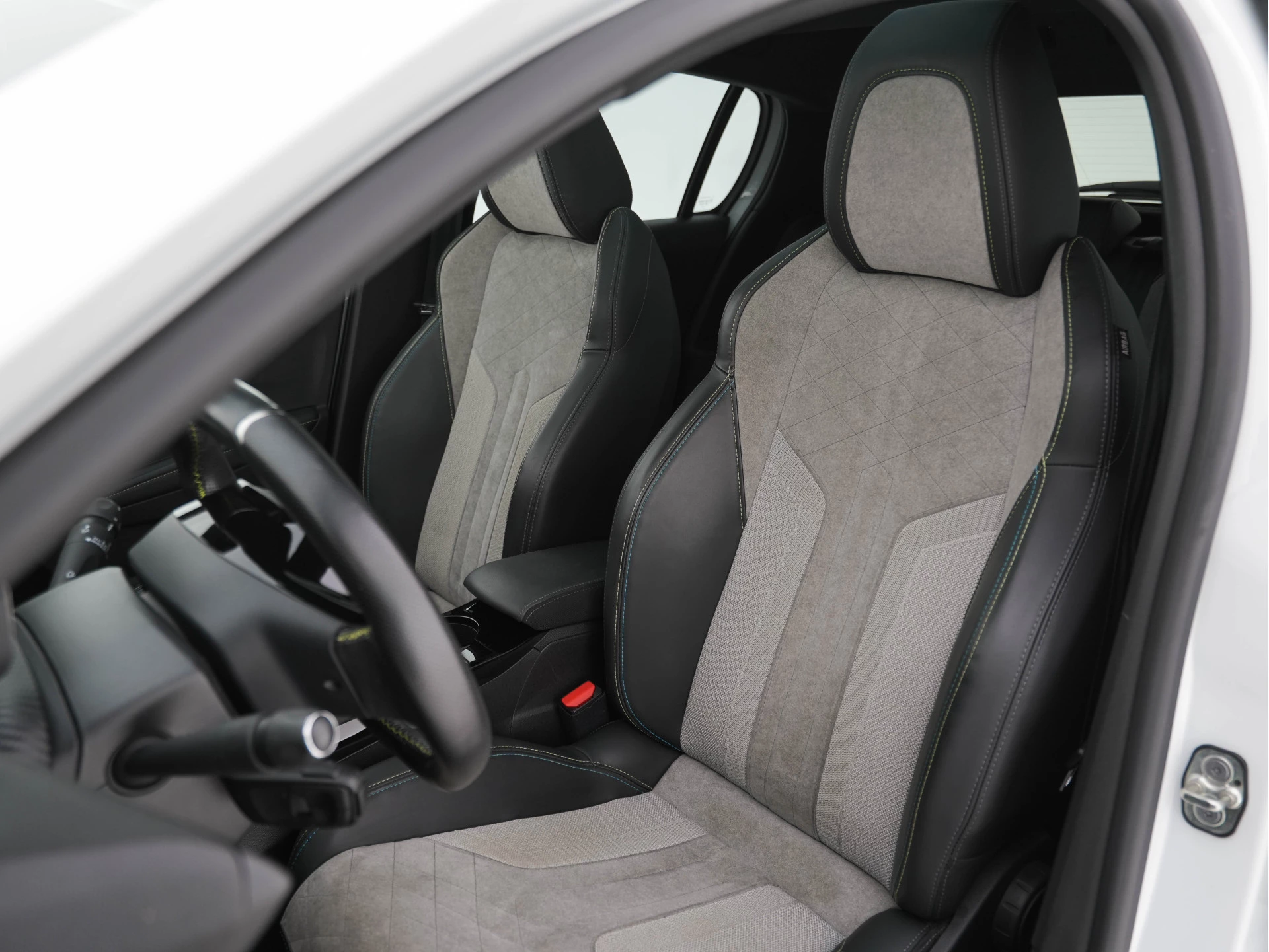 Hoofdafbeelding Peugeot e-208
