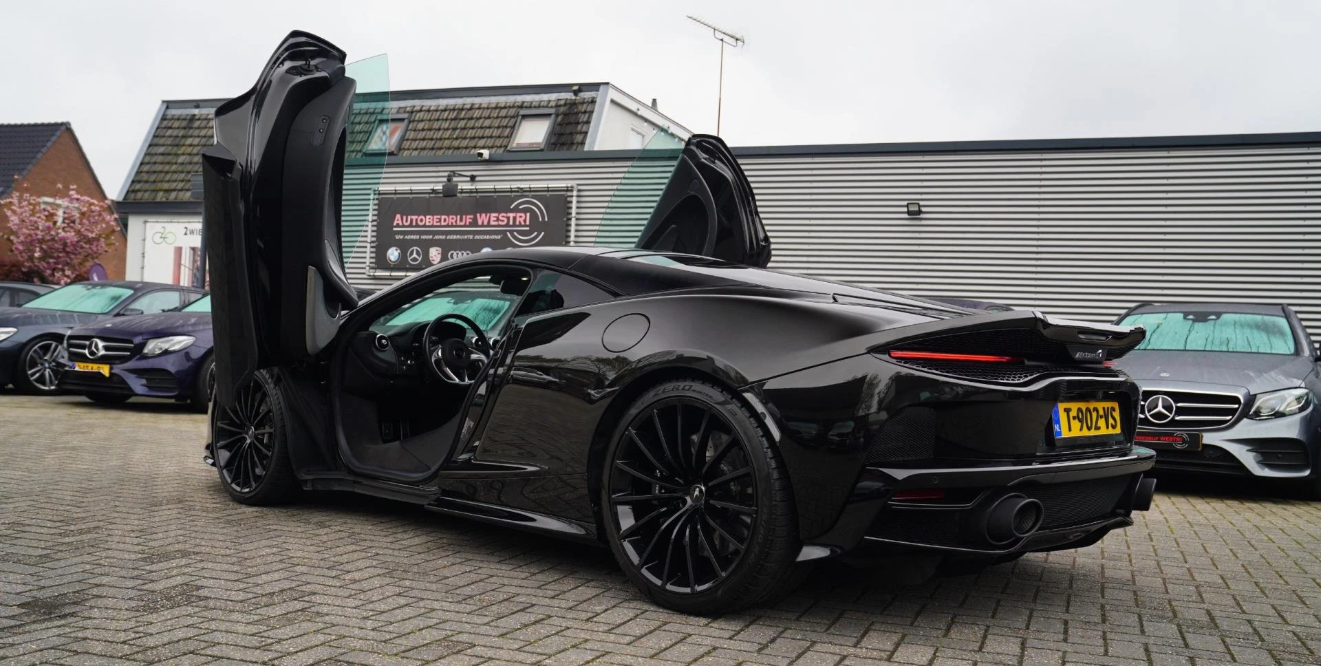 Hoofdafbeelding McLaren GT