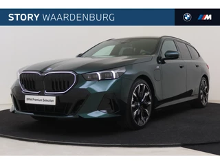 BMW 5 Serie Touring 530e M Sport Automaat / Panoramadak / Trekhaak / Adaptief onderstel professional / Parking Assistant Professional / Bowers & Wilkins / Comfort Access / Adaptieve LED