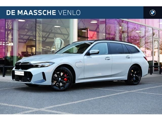 BMW 3 Serie Touring 330e M Sport Automaat / Trekhaak / Panoramadak / Harman Kardon / Adaptive Cruise / Comfort Access / 19" LM-velgen