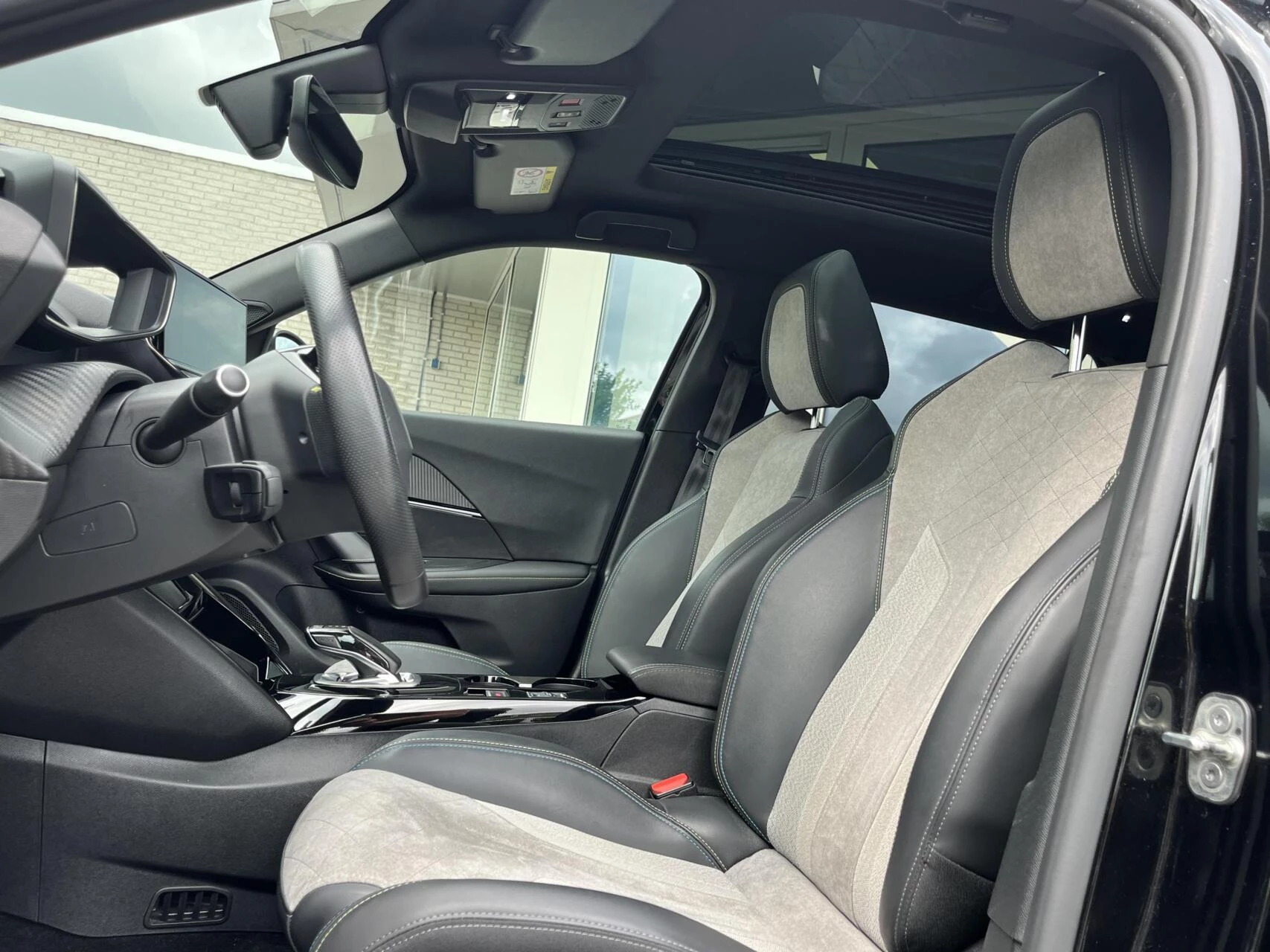 Hoofdafbeelding Peugeot e-2008