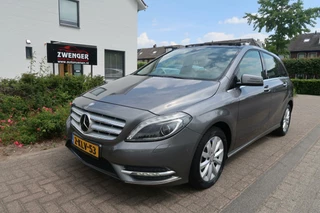 Hoofdafbeelding Mercedes-Benz B-Klasse Mercedes B-klasse 180 Aut PANORAMADAK|TREKHAAK|XENON-LED|NAVIGATIE|BLUETOOTH|PDC|ZEER MOOI