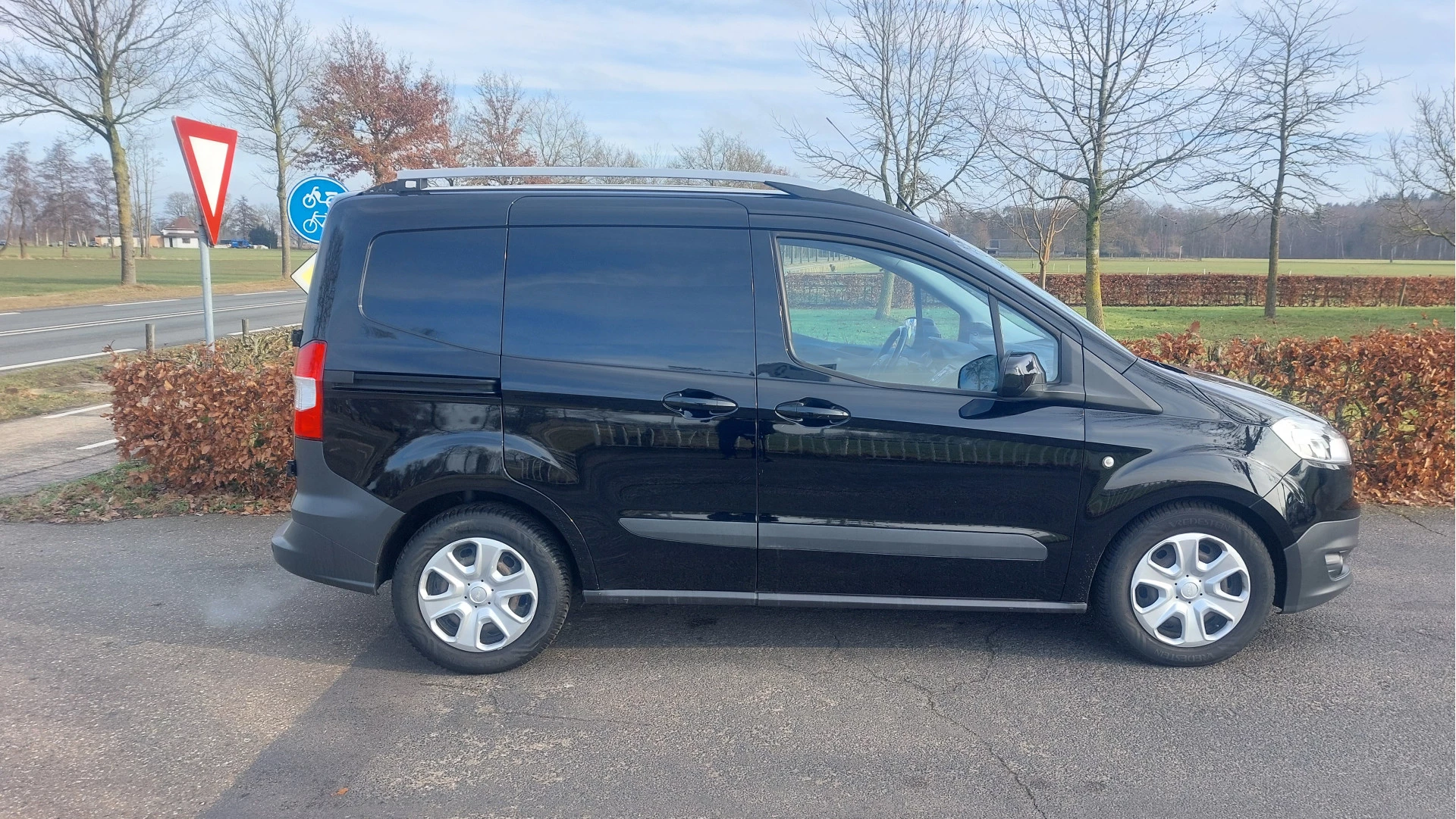 Hoofdafbeelding Ford Transit Courier