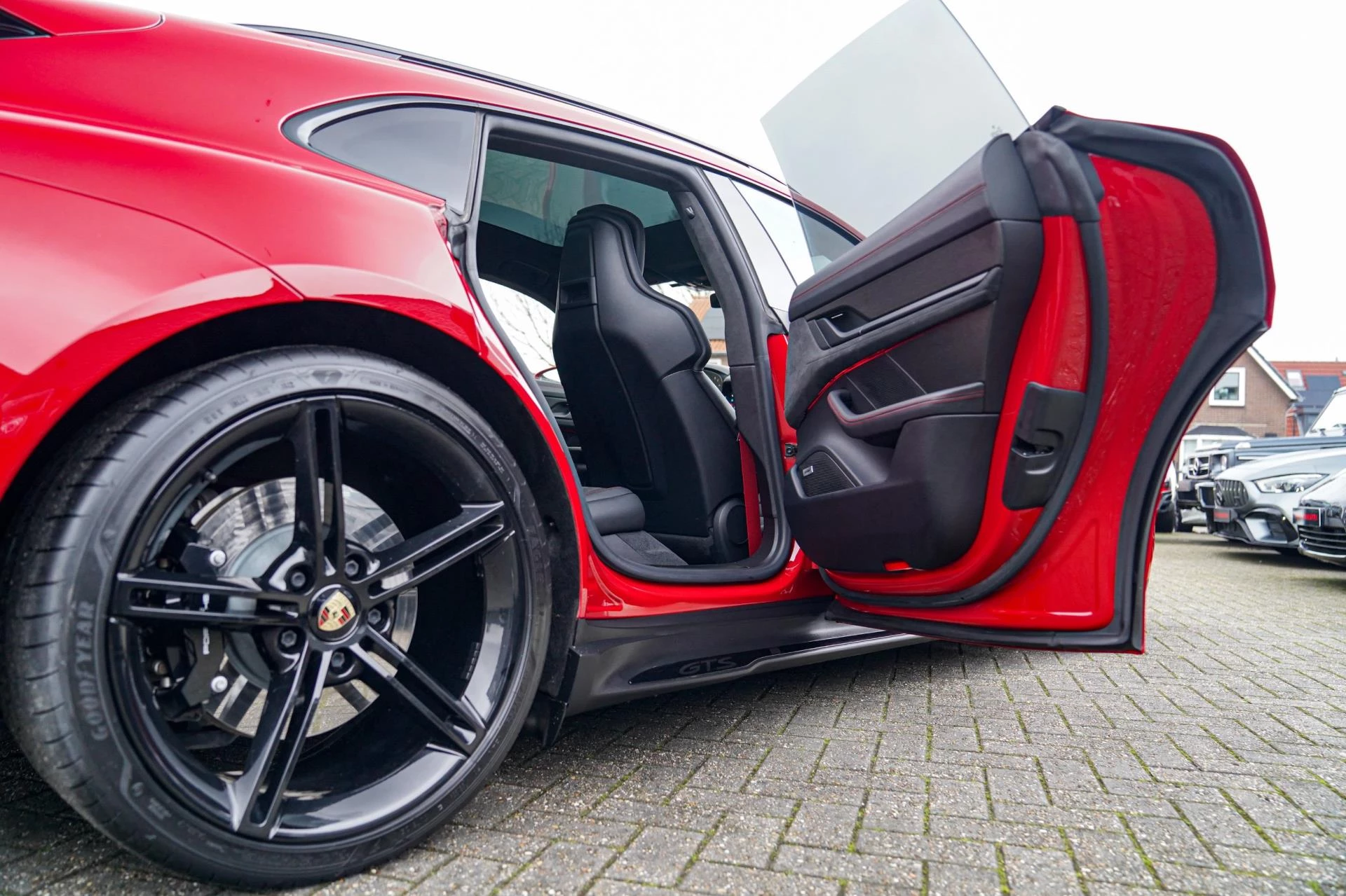 Hoofdafbeelding Porsche Taycan