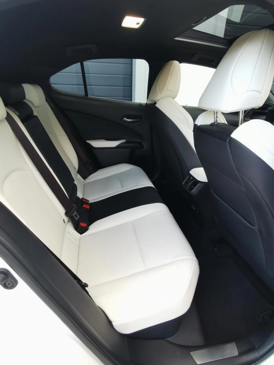Hoofdafbeelding Lexus UX