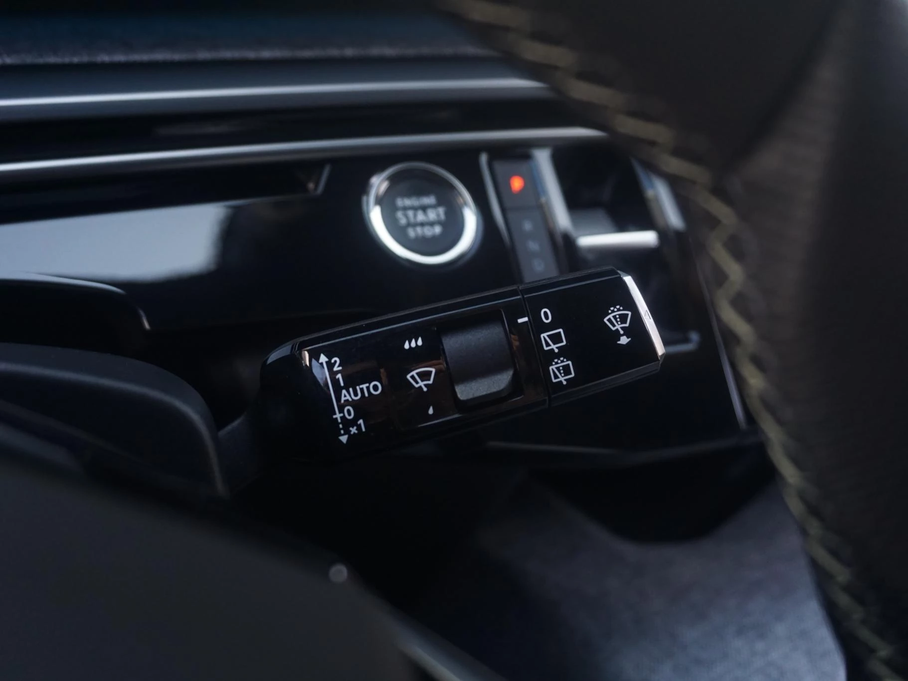 Hoofdafbeelding Peugeot e-5008
