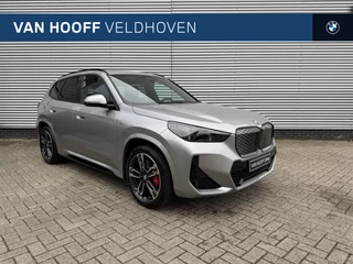 BMW iX1 eDrive20 High Executive M Sport / Panoramadak / Sportstoelen / Adaptieve LED / Comfort Access / M Adaptief onderstel / Parking Assistant Plus / Head-Up