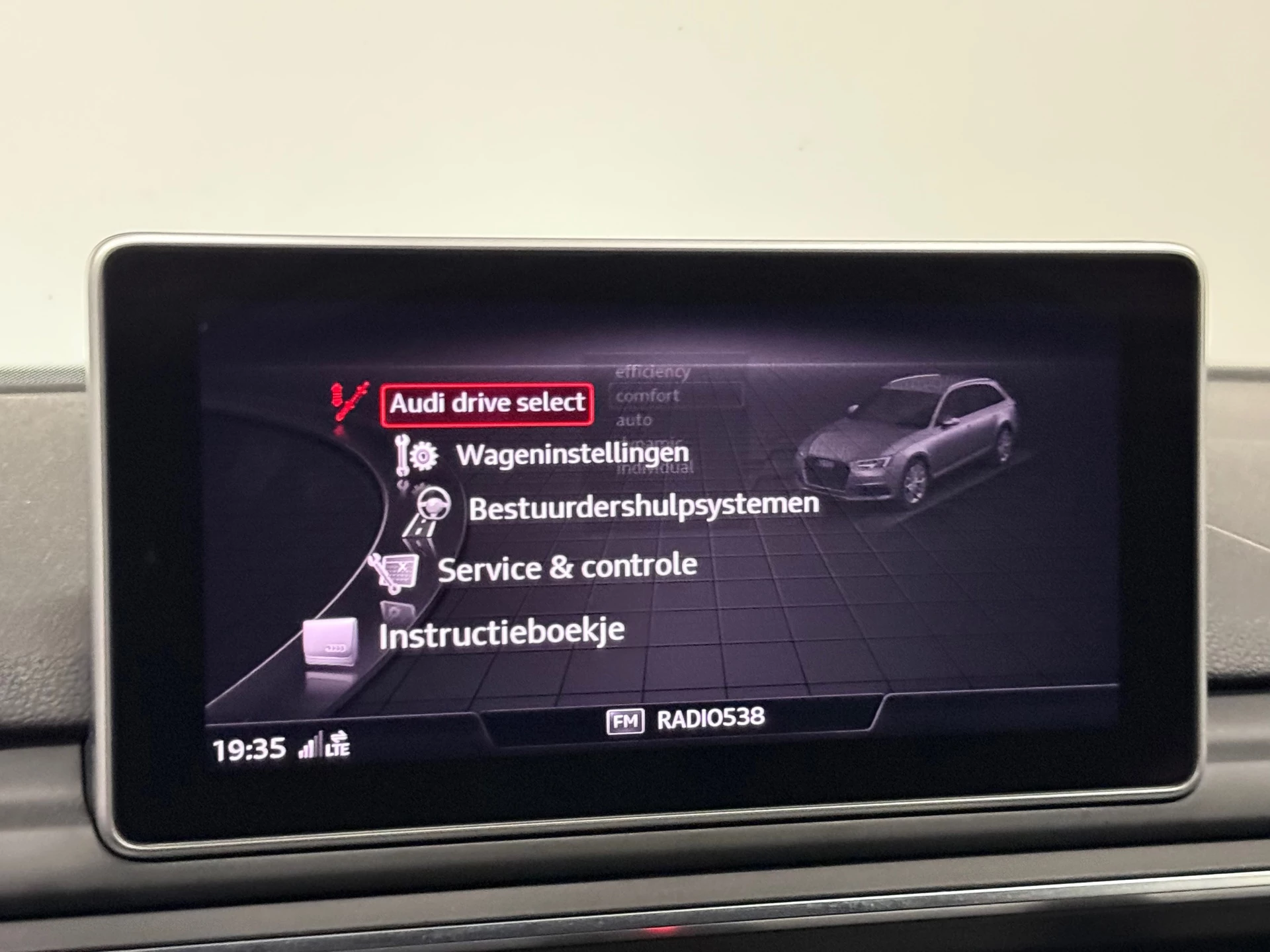 Hoofdafbeelding Audi A4