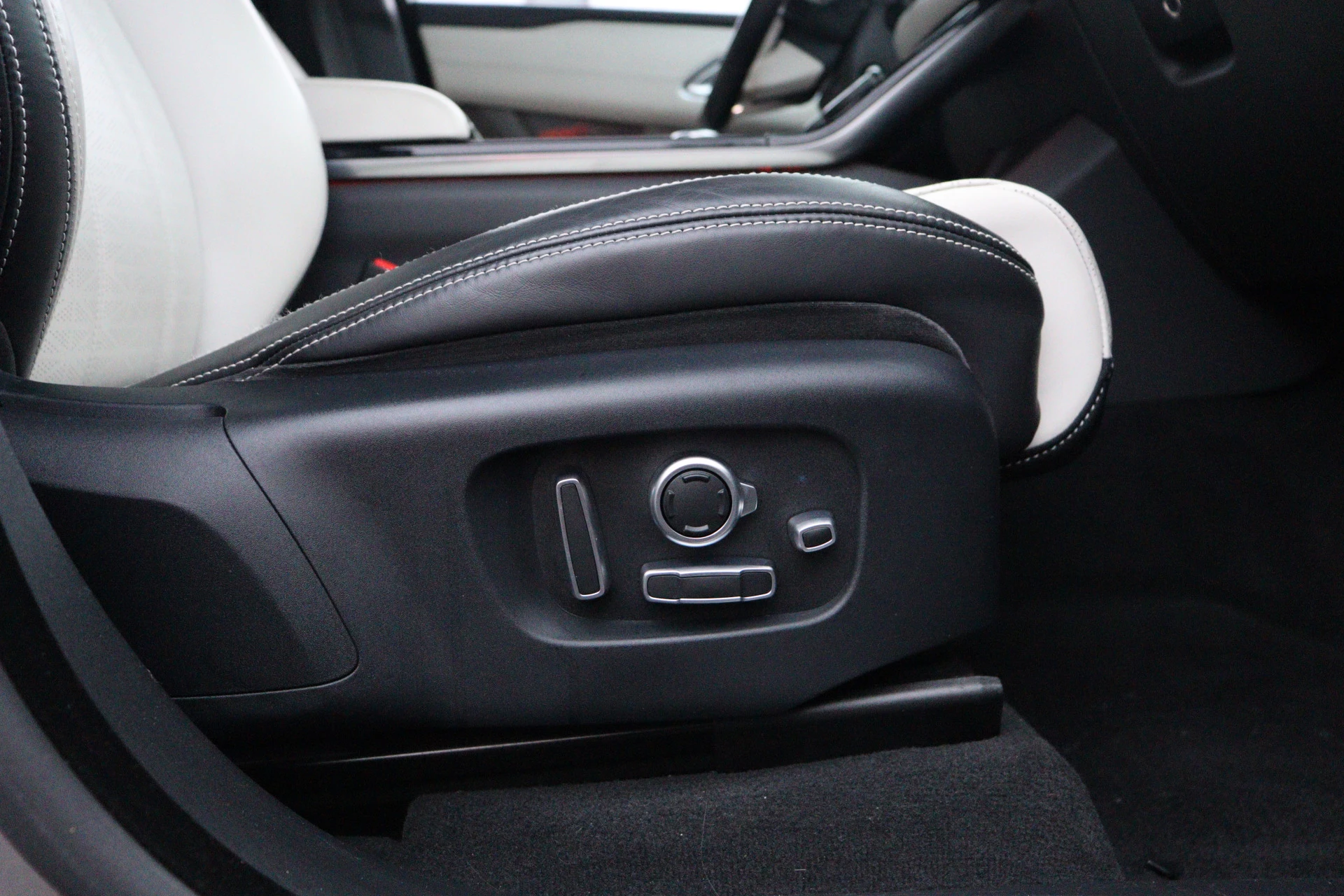 Hoofdafbeelding Land Rover Range Rover Velar