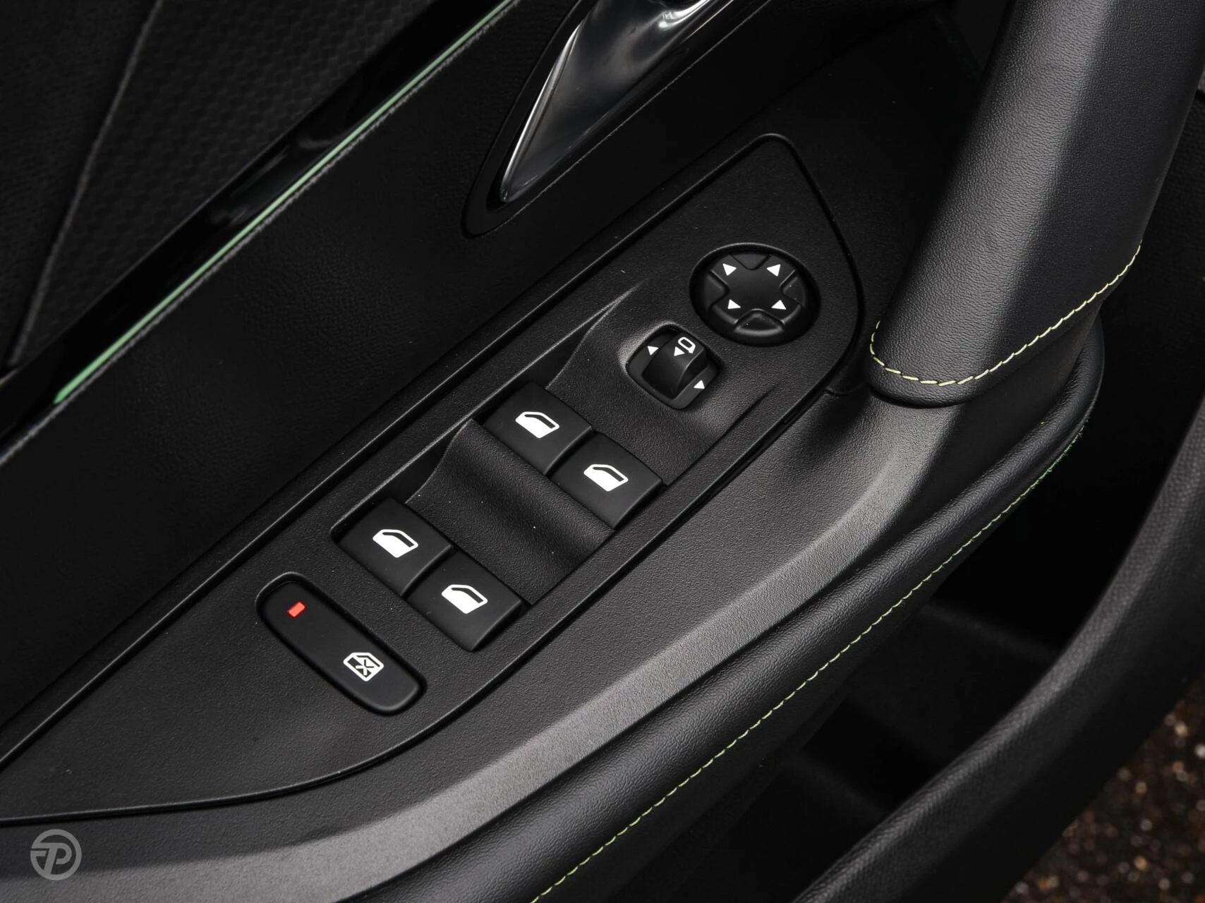 Hoofdafbeelding Peugeot e-2008